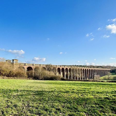 Quirky Vintage Horsebox Conversion With Stunning Views Of Ardingly Reservoir Balcombe Exteriör bild