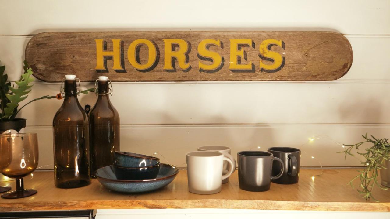 Quirky Vintage Horsebox Conversion With Stunning Views Of Ardingly Reservoir Balcombe Exteriör bild