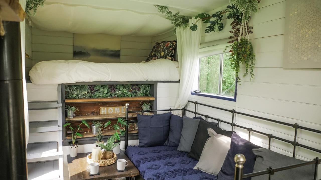 Quirky Vintage Horsebox Conversion With Stunning Views Of Ardingly Reservoir Balcombe Exteriör bild