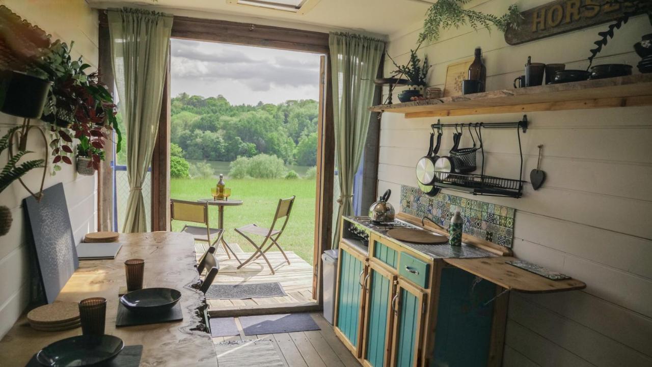 Quirky Vintage Horsebox Conversion With Stunning Views Of Ardingly Reservoir Balcombe Exteriör bild