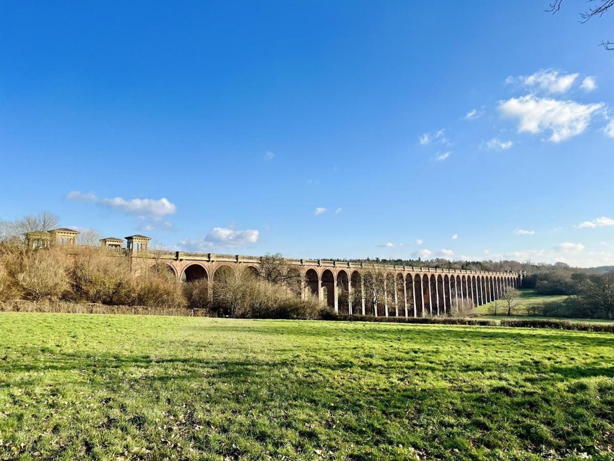 Quirky Vintage Horsebox Conversion With Stunning Views Of Ardingly Reservoir Balcombe Exteriör bild
